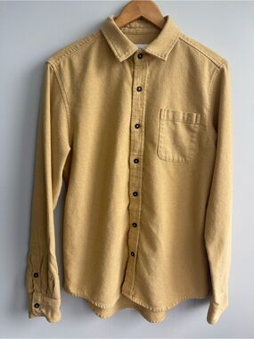 Anián Long-Sleeve Casual Button-Down Shirt in Mustard Yellow